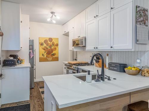 11922 102 Avenue, Edmonton, AB - Indoor Photo Showing Kitchen