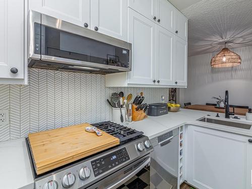 11922 102 Avenue, Edmonton, AB - Indoor Photo Showing Kitchen