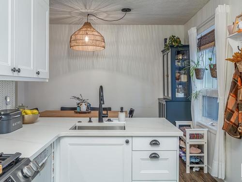 11922 102 Avenue, Edmonton, AB - Indoor Photo Showing Kitchen