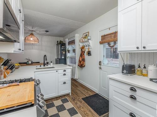 11922 102 Avenue, Edmonton, AB - Indoor Photo Showing Kitchen