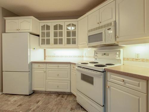 124 9730 174 Street, Edmonton, AB - Indoor Photo Showing Kitchen