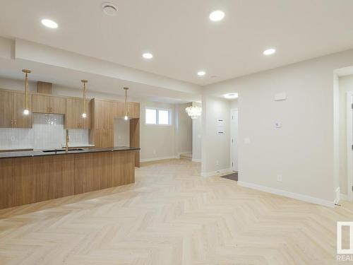 32 16231 19 Avenue, Edmonton, AB - Indoor Photo Showing Kitchen