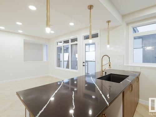 32 16231 19 Avenue, Edmonton, AB - Indoor Photo Showing Kitchen