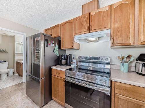 2815 30 Street Nw, Edmonton, AB - Indoor Photo Showing Kitchen