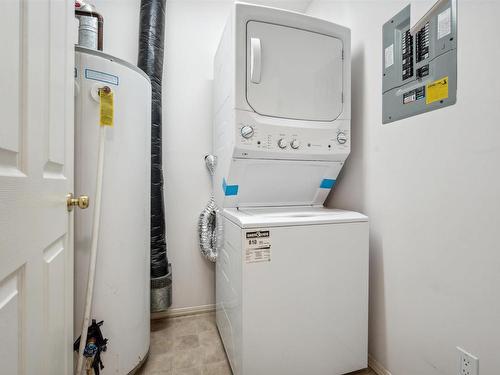 12 4527 55 Avenue, Tofield, AB - Indoor Photo Showing Laundry Room