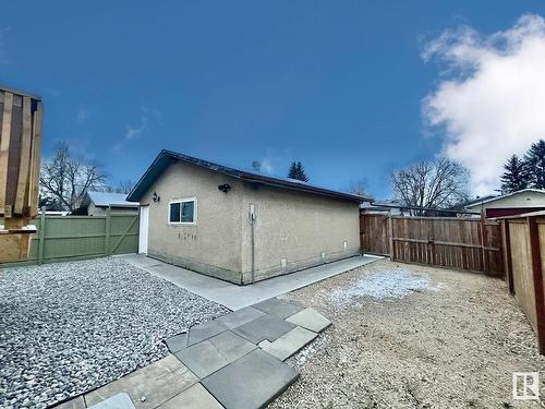 1569 Lakewood W, Edmonton, AB 