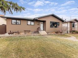 1735 54 ST NW  Edmonton, AB T6L 1J3