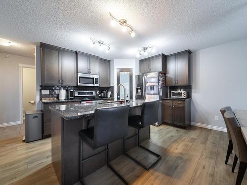 20740 96 Avenue, Edmonton, AB - Indoor Photo Showing Kitchen With Upgraded Kitchen