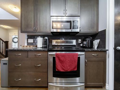 20740 96 Avenue, Edmonton, AB - Indoor Photo Showing Kitchen