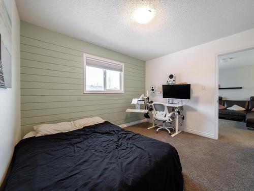 20740 96 Avenue, Edmonton, AB - Indoor Photo Showing Bedroom