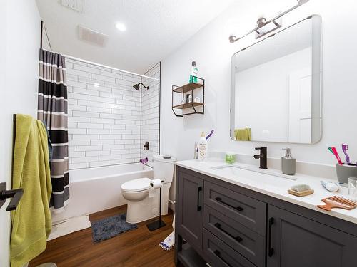 20740 96 Avenue, Edmonton, AB - Indoor Photo Showing Bathroom