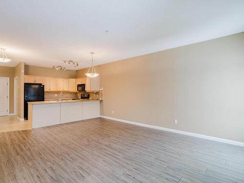 239 160 Magrath Road, Edmonton, AB - Indoor Photo Showing Kitchen