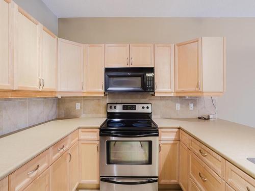 239 160 Magrath Road, Edmonton, AB - Indoor Photo Showing Kitchen