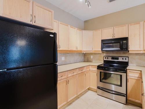 239 160 Magrath Road, Edmonton, AB - Indoor Photo Showing Kitchen