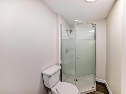 7008 157 Avenue, Edmonton, AB - Indoor Photo Showing Bathroom