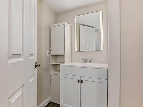 7008 157 Avenue, Edmonton, AB - Indoor Photo Showing Bathroom