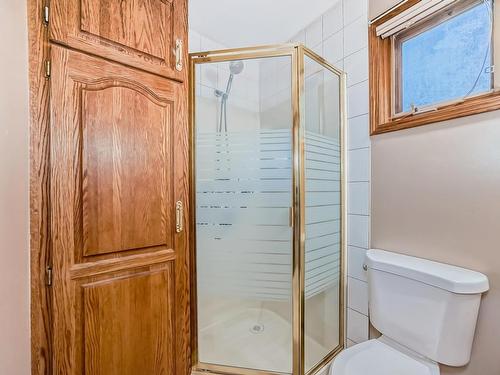 7008 157 Avenue, Edmonton, AB - Indoor Photo Showing Bathroom