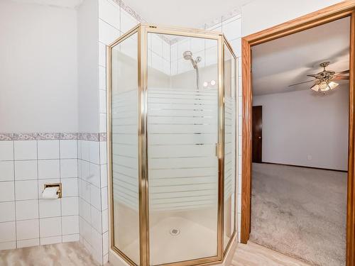 7008 157 Avenue, Edmonton, AB - Indoor Photo Showing Bathroom