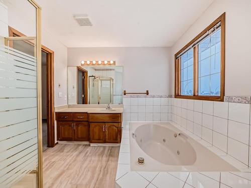 7008 157 Avenue, Edmonton, AB - Indoor Photo Showing Bathroom