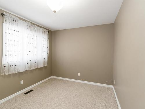 6730 36A Avenue, Edmonton, AB - Indoor Photo Showing Other Room