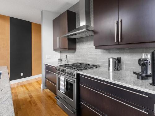 9441 101 Street, Edmonton, AB - Indoor Photo Showing Kitchen With Upgraded Kitchen