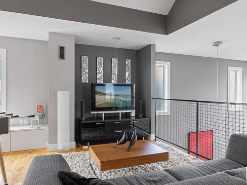 9441 101 Street, Edmonton, AB - Indoor Photo Showing Living Room