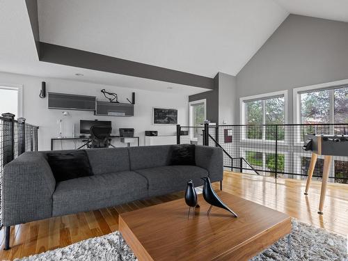 9441 101 Street, Edmonton, AB - Indoor Photo Showing Living Room