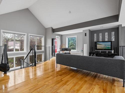 9441 101 Street, Edmonton, AB - Indoor Photo Showing Living Room