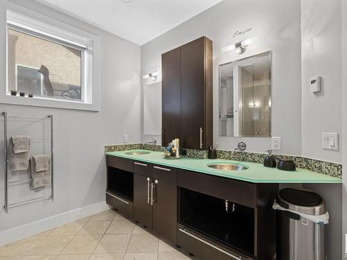 9441 101 Street, Edmonton, AB - Indoor Photo Showing Bathroom