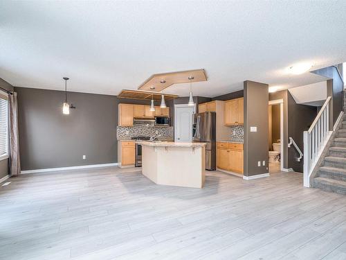 837 Barnes Link Link, Edmonton, AB - Indoor Photo Showing Kitchen