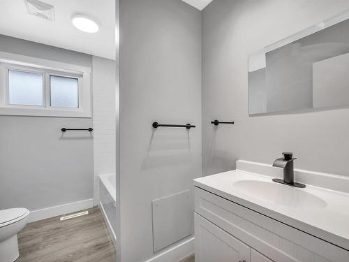 14216 58 Street, Edmonton, AB - Indoor Photo Showing Bathroom