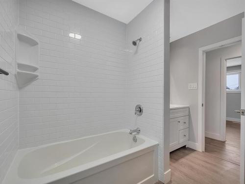 14216 58 Street, Edmonton, AB - Indoor Photo Showing Bathroom