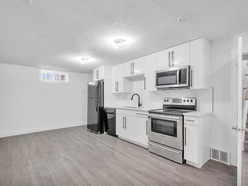 14216 58 Street, Edmonton, AB - Indoor Photo Showing Kitchen