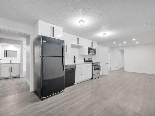 14216 58 Street, Edmonton, AB - Indoor Photo Showing Kitchen