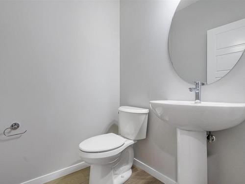 1403 13 Avenue, Edmonton, AB - Indoor Photo Showing Bathroom