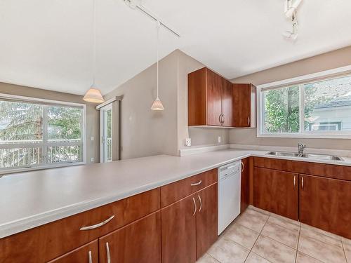 202 10528 77 Avenue, Edmonton, AB - Indoor Photo Showing Kitchen With Double Sink