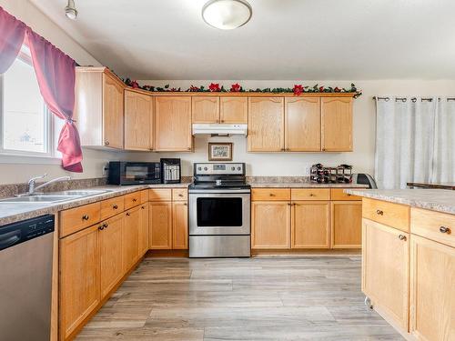 4713 49 Avenue, Legal, AB - Indoor Photo Showing Kitchen With Double Sink