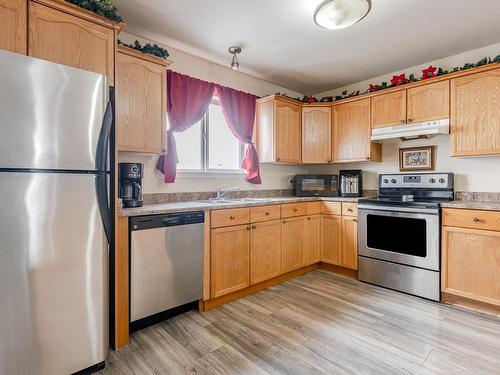 4713 49 Avenue, Legal, AB - Indoor Photo Showing Kitchen