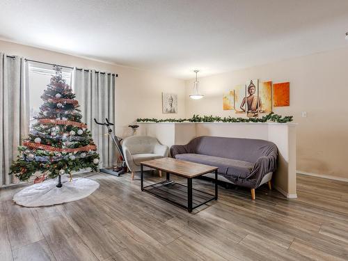 4713 49 Avenue, Legal, AB - Indoor Photo Showing Living Room