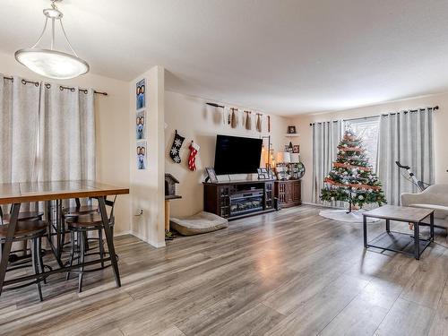 4713 49 Avenue, Legal, AB - Indoor Photo Showing Living Room