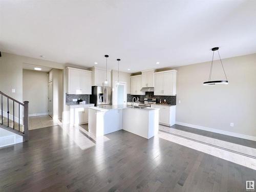 16607 18 Avenue, Edmonton, AB - Indoor Photo Showing Kitchen