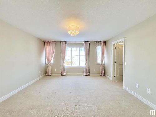 16607 18 Avenue, Edmonton, AB - Indoor Photo Showing Other Room