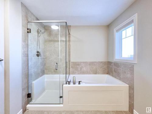 16607 18 Avenue, Edmonton, AB - Indoor Photo Showing Bathroom