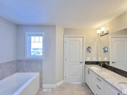 16607 18 Avenue, Edmonton, AB - Indoor Photo Showing Bathroom