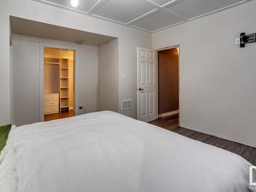 3619 111 Avenue, Edmonton, AB - Indoor Photo Showing Bedroom