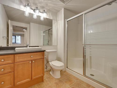 201 10319 111 Street, Edmonton, AB - Indoor Photo Showing Bathroom