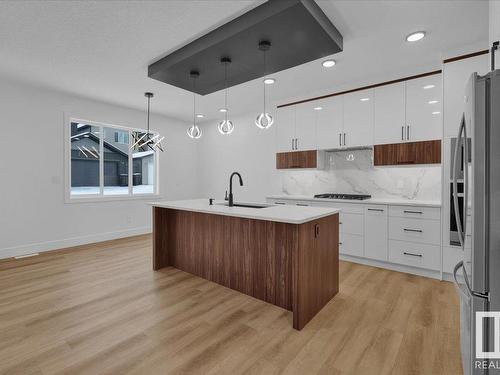 1109 Gyrfalcon Crescent, Edmonton, AB - Indoor Photo Showing Kitchen With Upgraded Kitchen