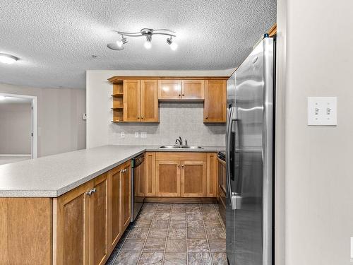 230 1520 Hammond Gate Gate, Edmonton, AB - Indoor Photo Showing Kitchen With Double Sink