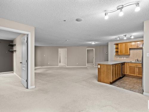 230 1520 Hammond Gate Gate, Edmonton, AB - Indoor Photo Showing Kitchen