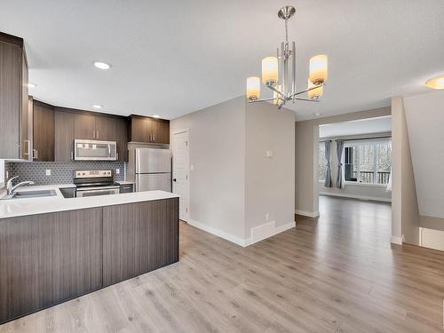 26 1005 Graydon Hill Boulevard, Edmonton, AB - Indoor Photo Showing Kitchen